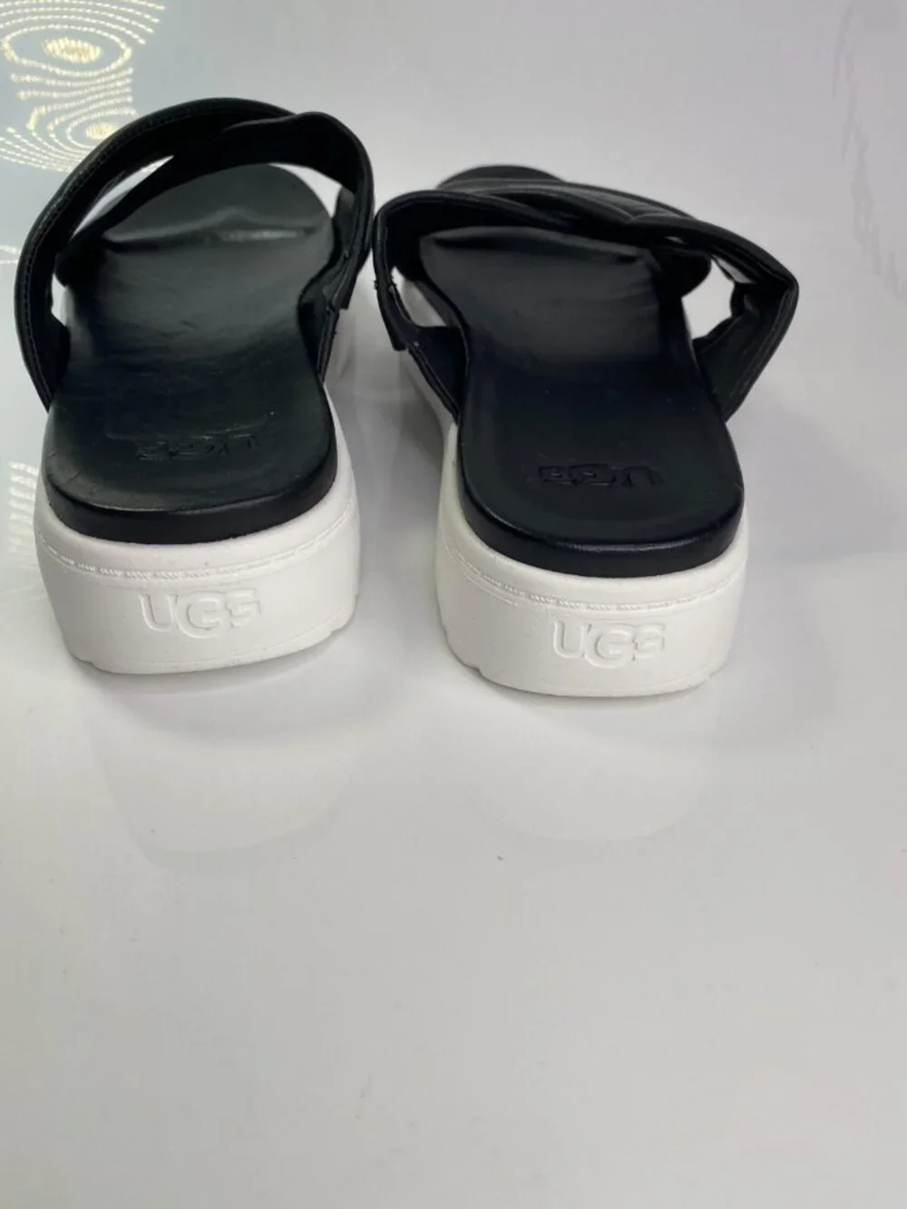 Ugg Womens Zayne Black Leather Crossband Sandal Sz 11
